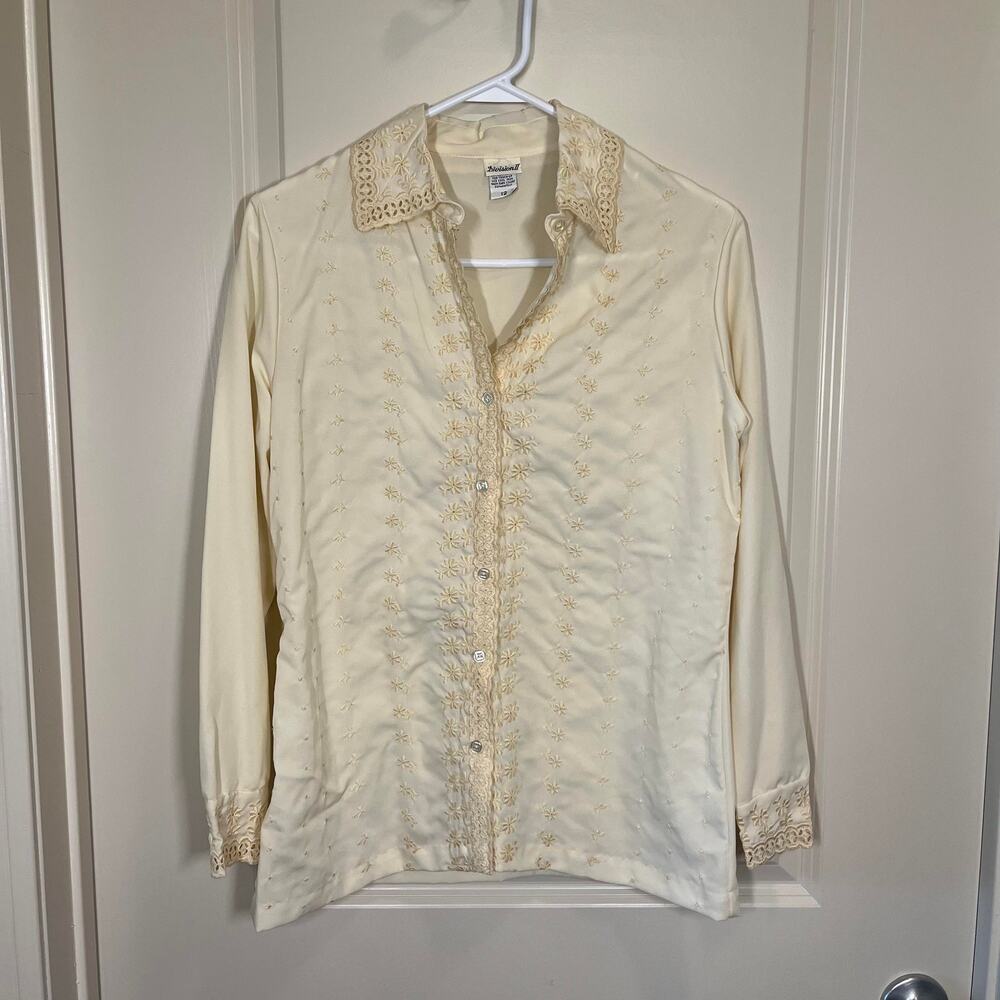 Vintage 70's Cream Embroidered Long Sleeve Collared Top Division II Size Medium